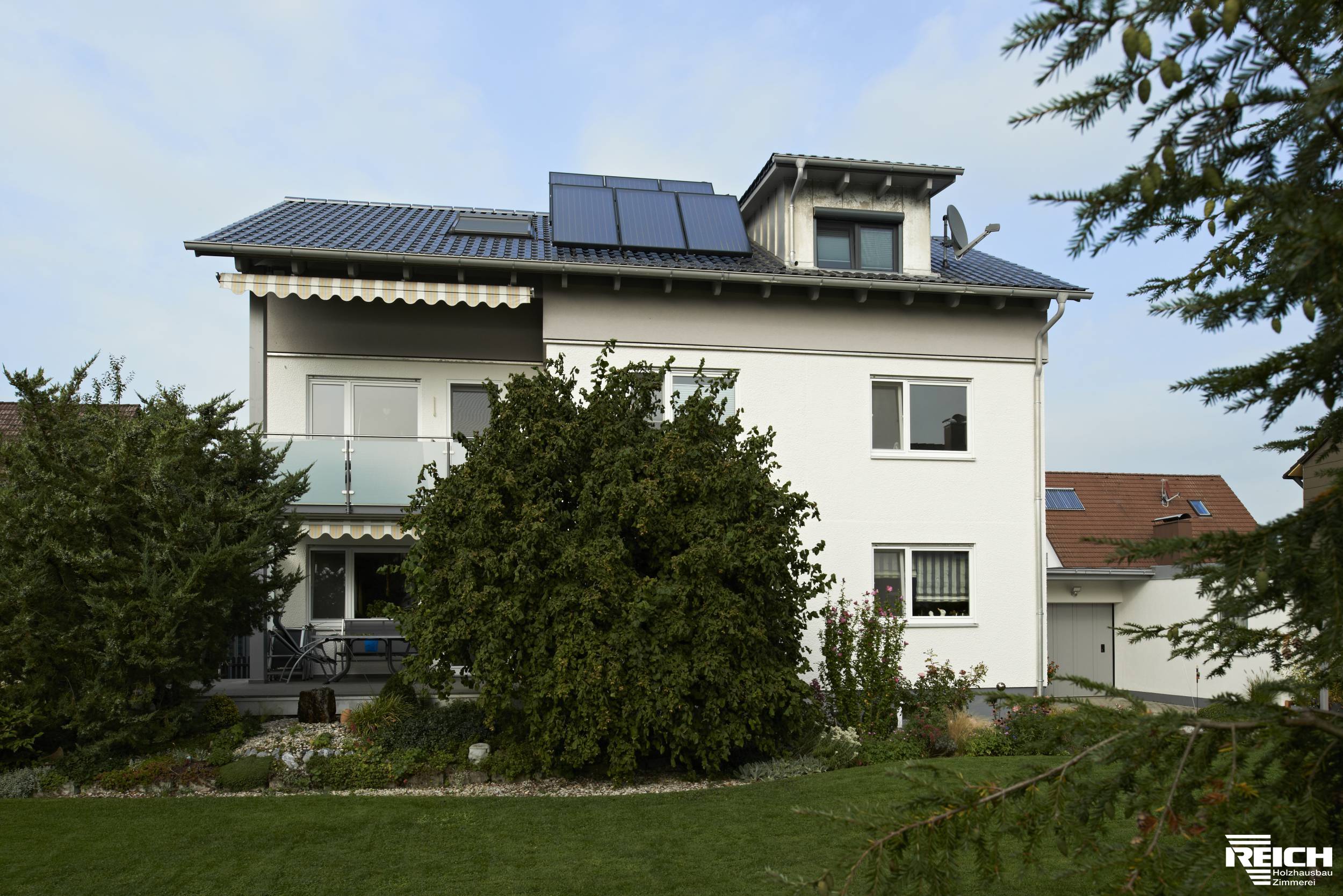 Aufstockung ZFH mit Doppelgarage in Brettsperrholz – Bauweise (LENO)