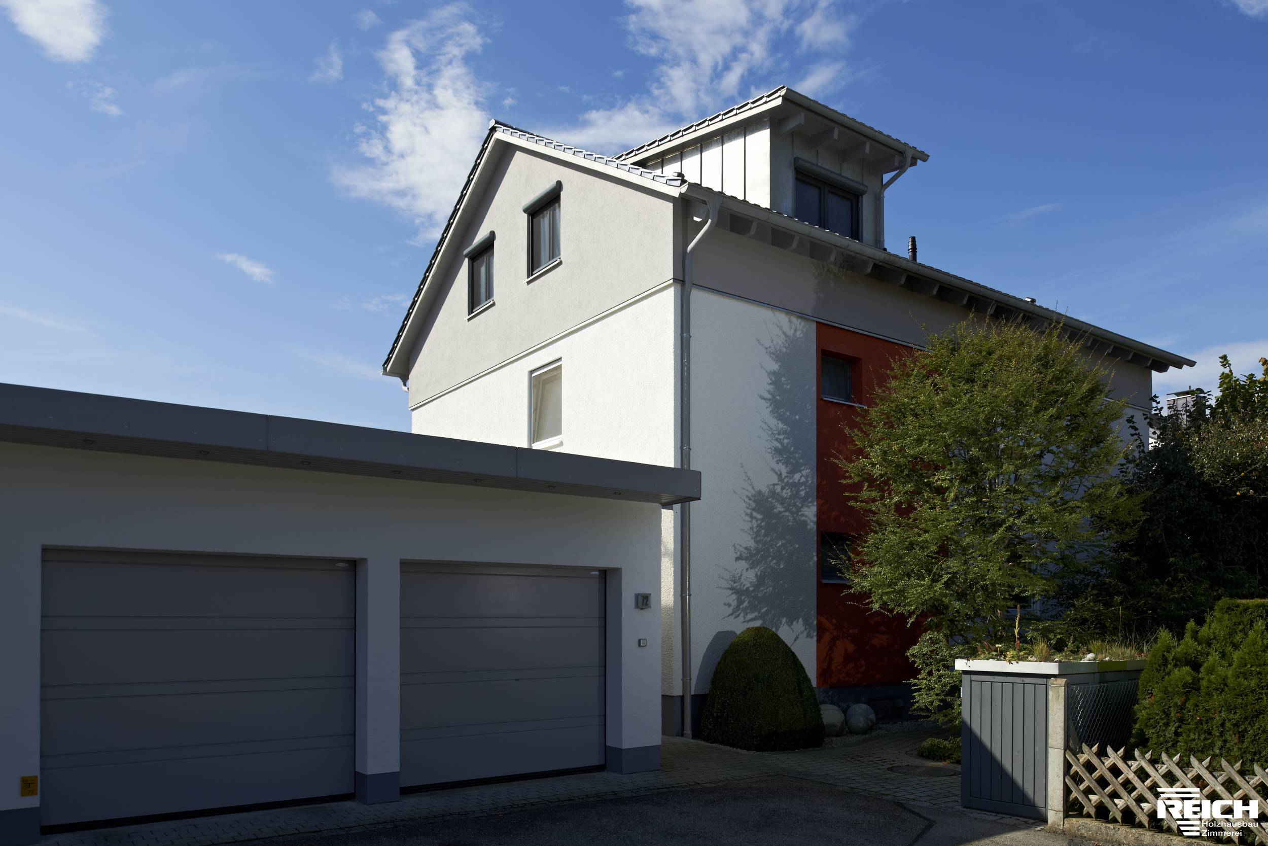 Aufstockung ZFH mit Doppelgarage in Brettsperrholz – Bauweise (LENO)