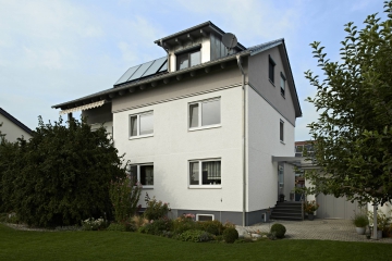 Aufstockung ZFH mit Doppelgarage in Brettsperrholz – Bauweise (LENO)