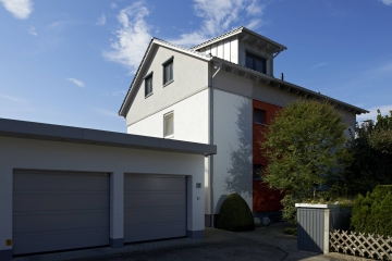 Aufstockung ZFH mit Doppelgarage in Brettsperrholz – Bauweise (LENO)